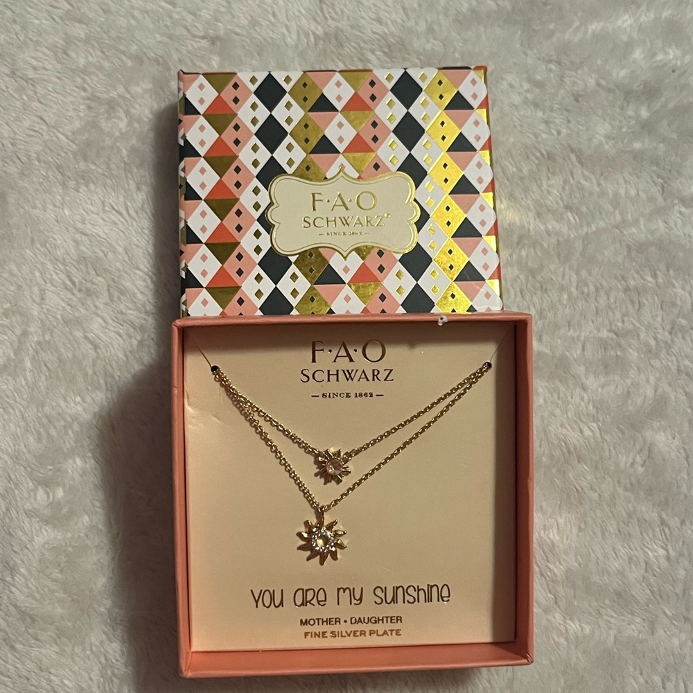FAO Schwarz Gold Necklace Set - Picture 2 of 2